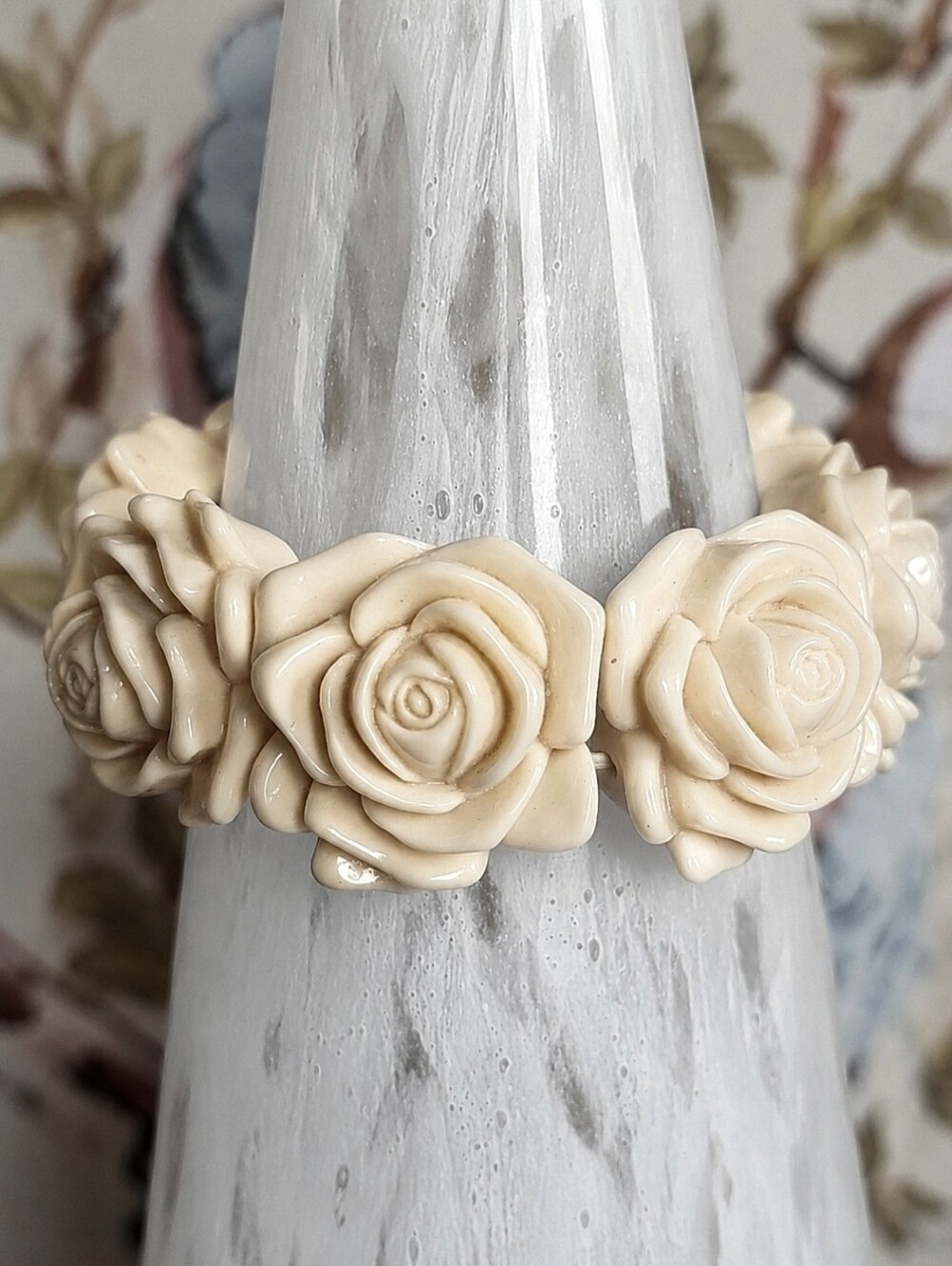 Molded Ivory Color Molded Plastic Rose Flower Floral Vintage Stretch Bracelet